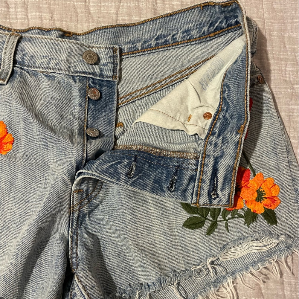 Levi Jean Shorts Embroidered Orange Flowers